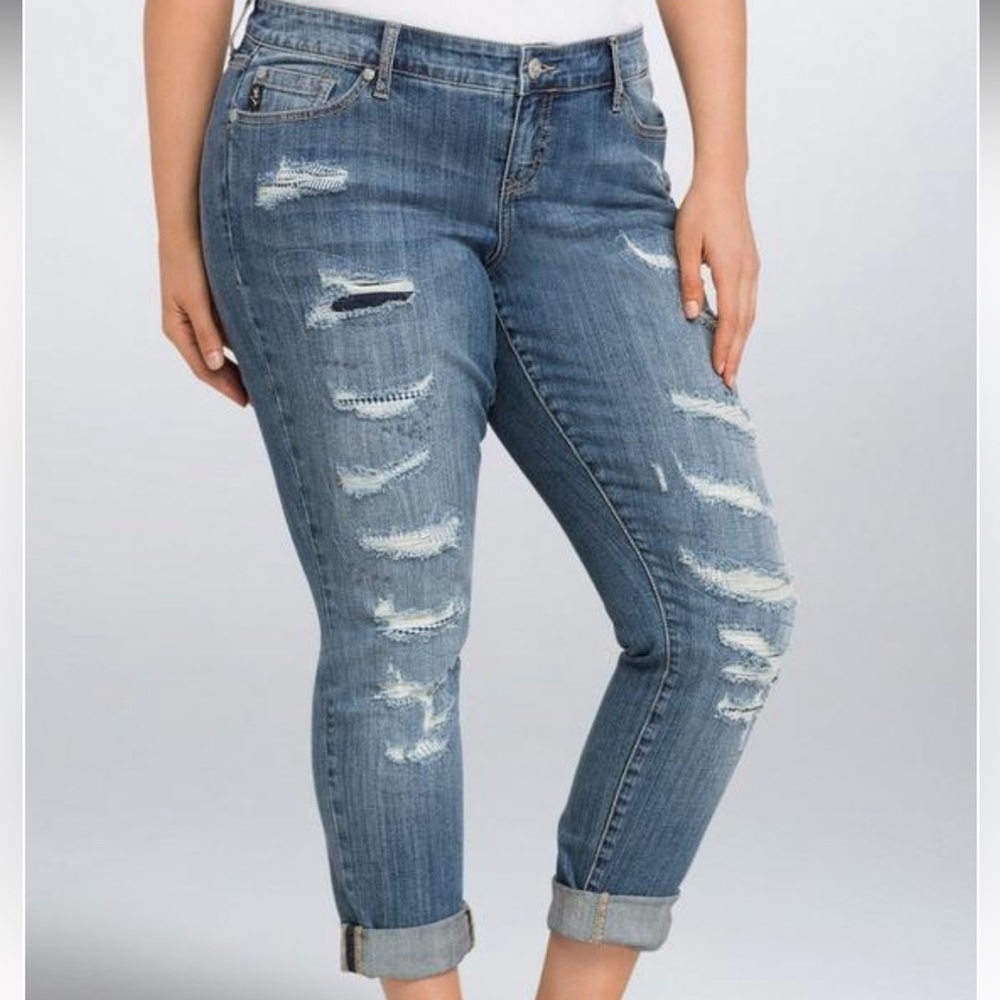 TORRID Premium Boyfriend Destroyed Ripped Distressed High Rise Denim Jeans Sz 18